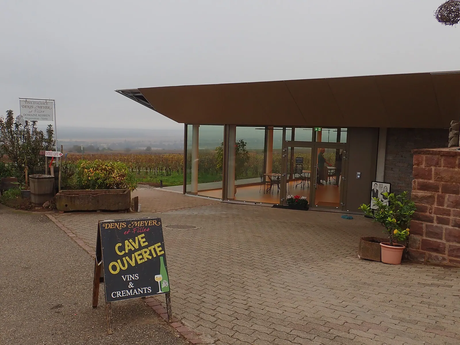 How Local Wineries and Bars Work Together in Grant County